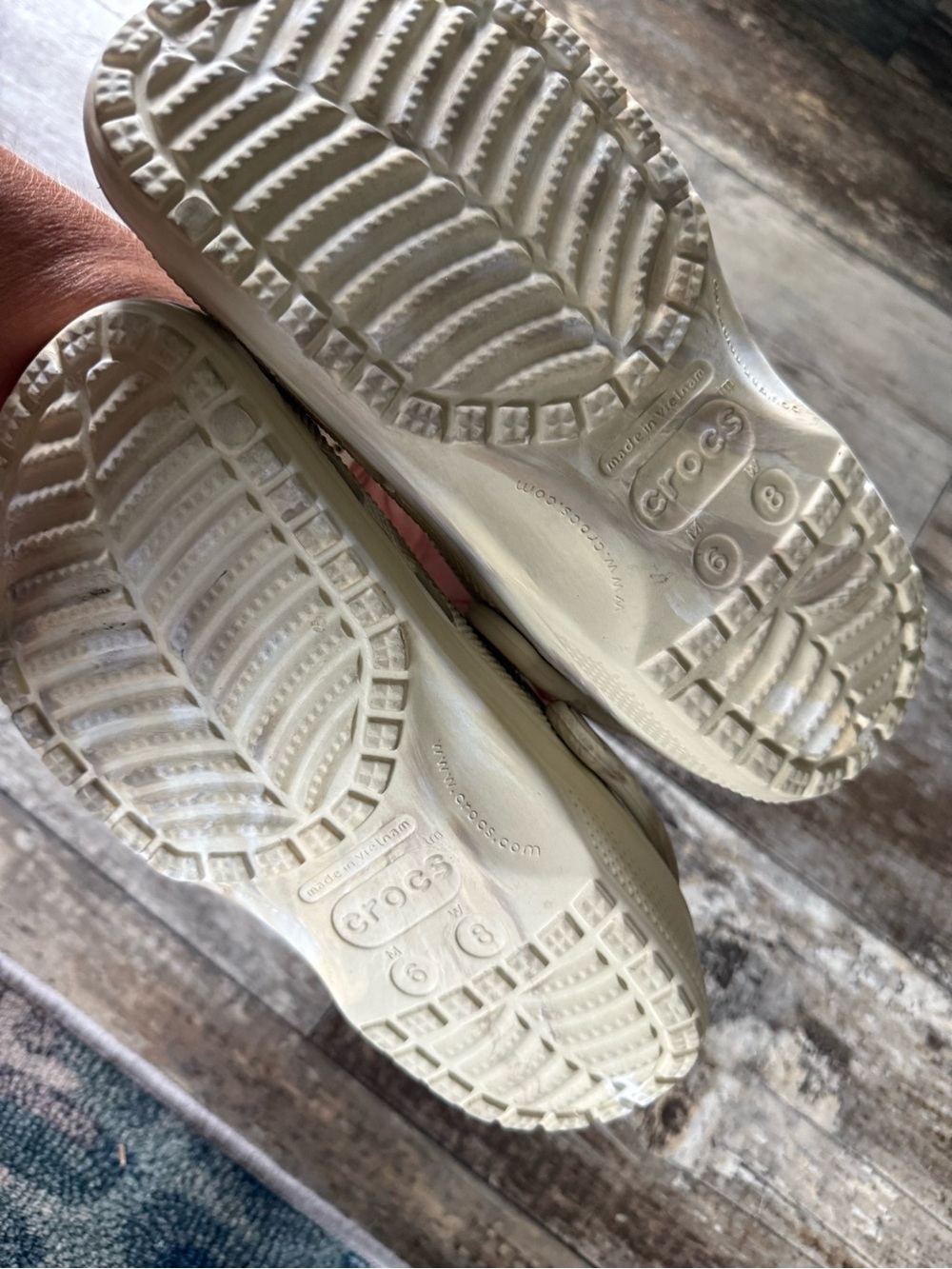 Crocs classic tan marbled unisex sandals (M6/W8) - Picture 4 of 6